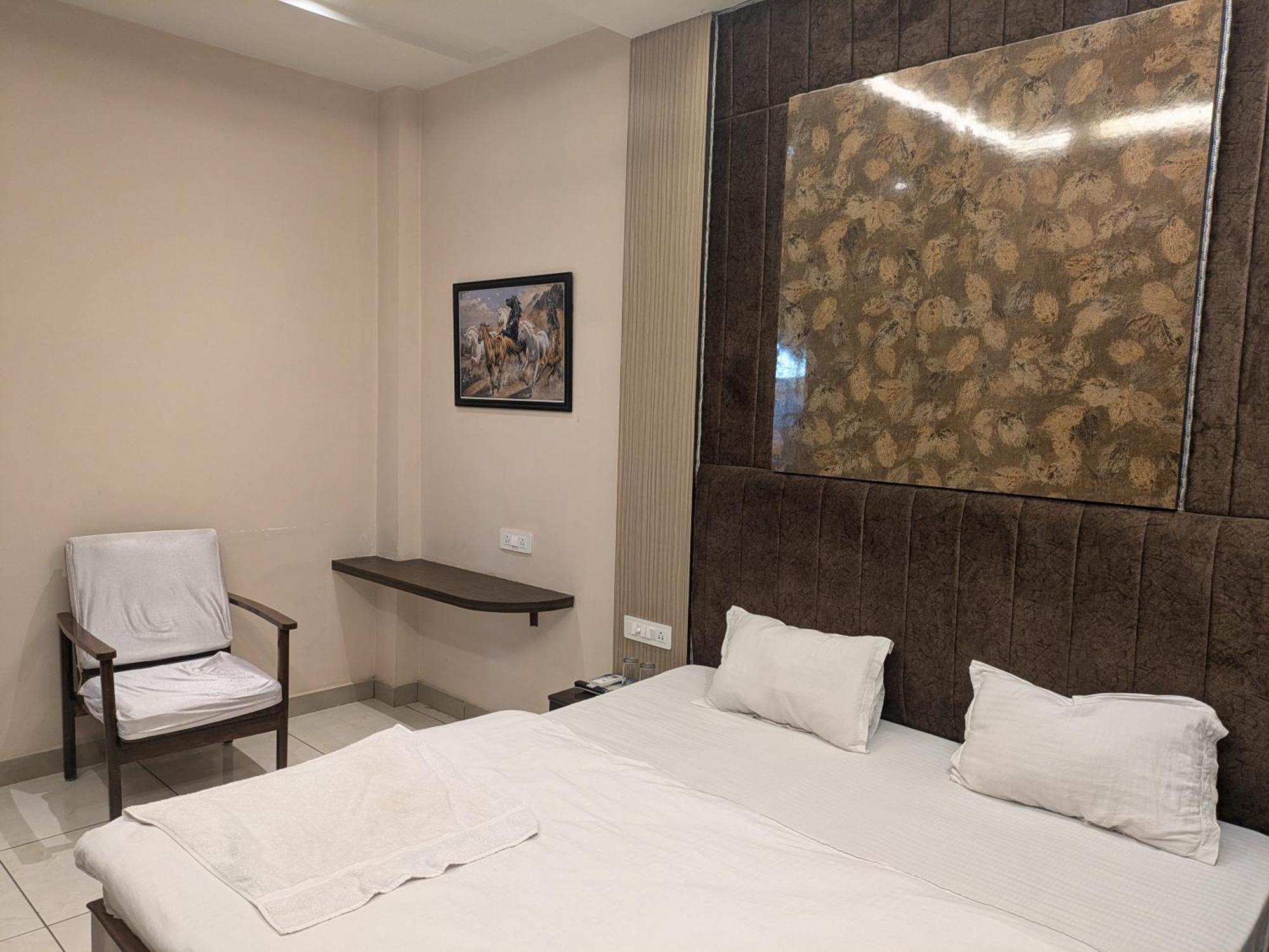 Kishori Vatika Hotel Ramnagar  Kültér fotó